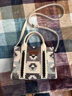 Wrangler Cream Aztec-Pattern Satchel with Black Braid Trim NWOT